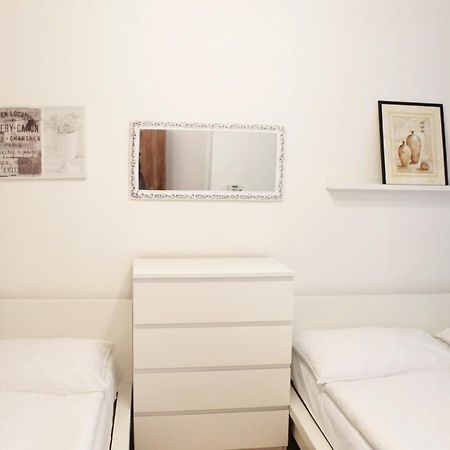 Modern Apartment Ve Smeckach 28 Prague Luaran gambar