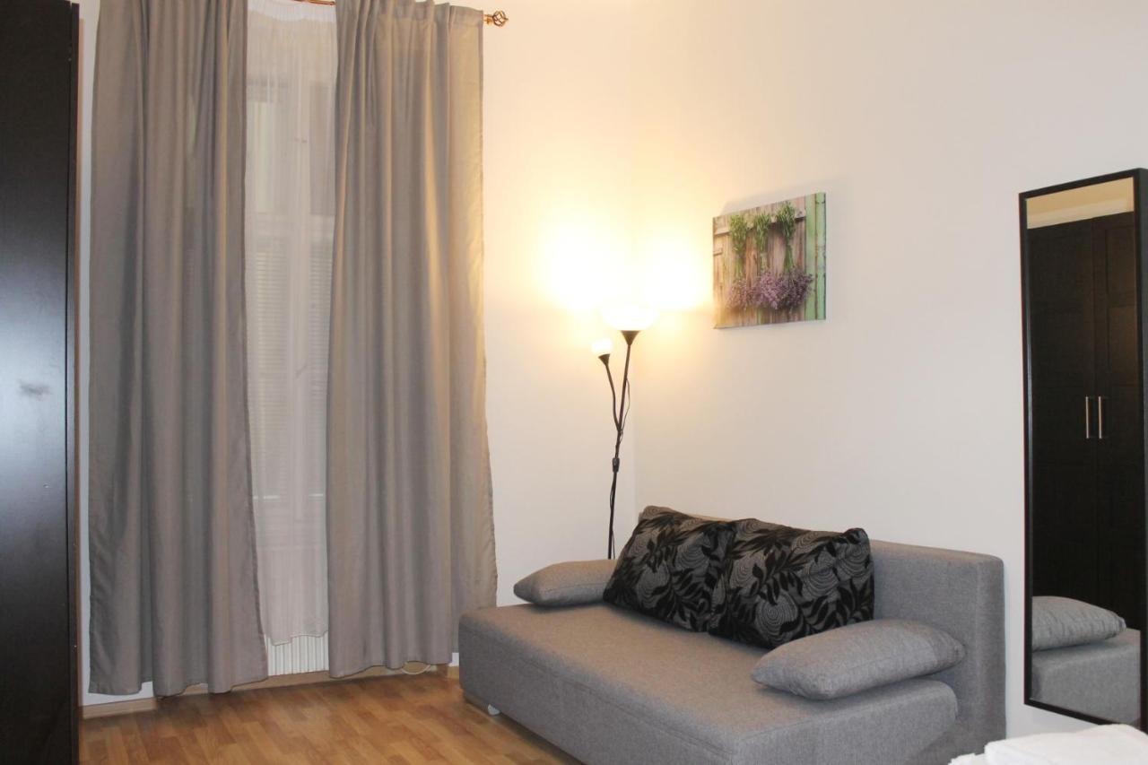 Modern Apartment Ve Smeckach 28 Prague Luaran gambar