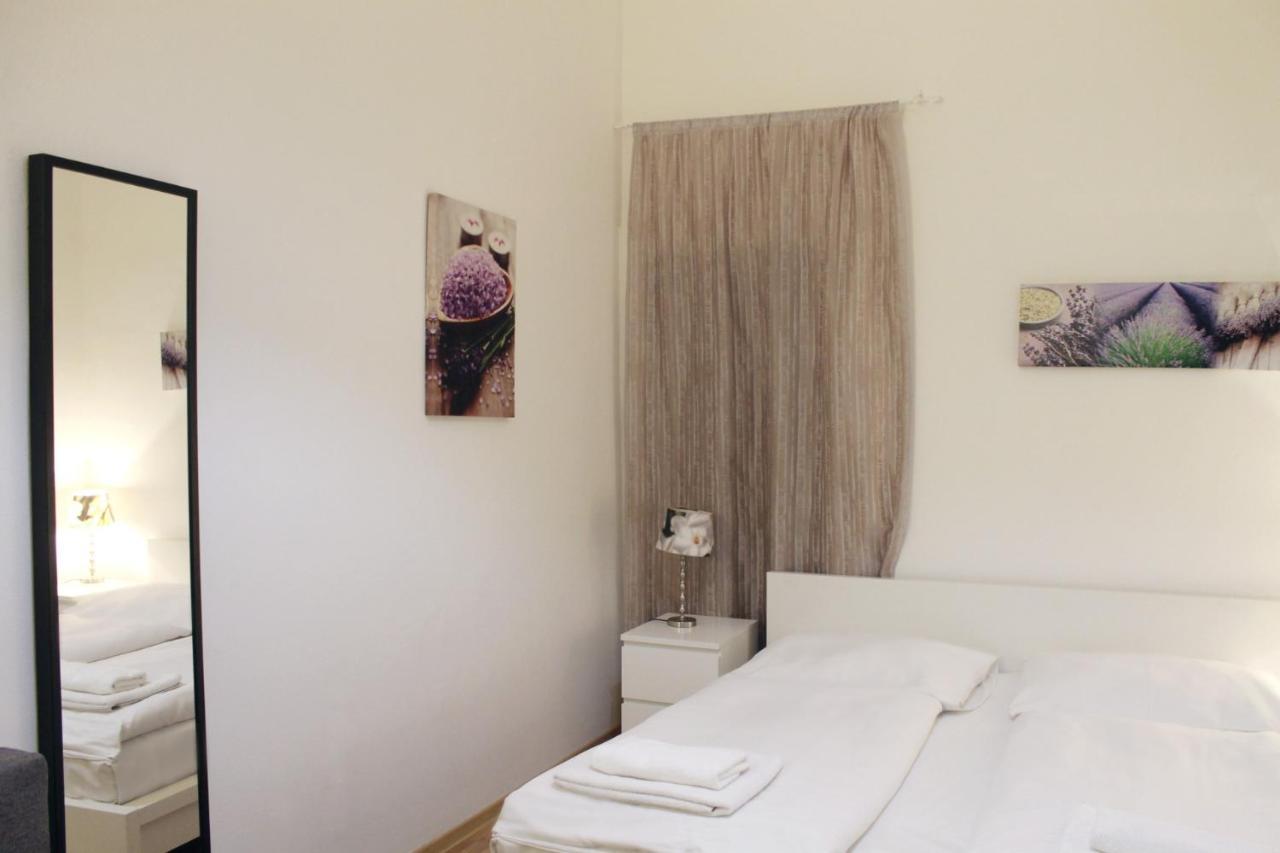 Modern Apartment Ve Smeckach 28 Prague Luaran gambar