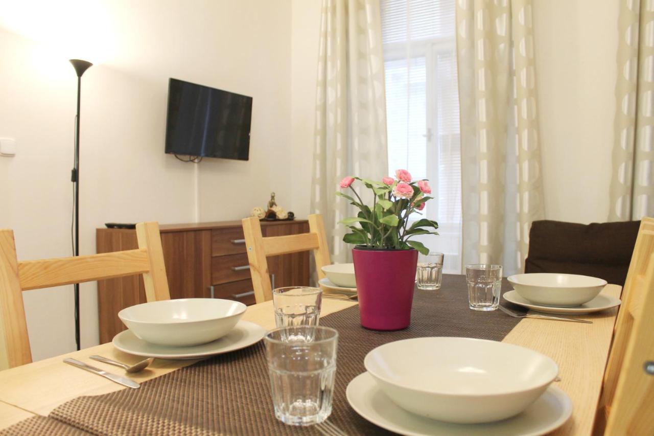 Modern Apartment Ve Smeckach 28 Prague Luaran gambar