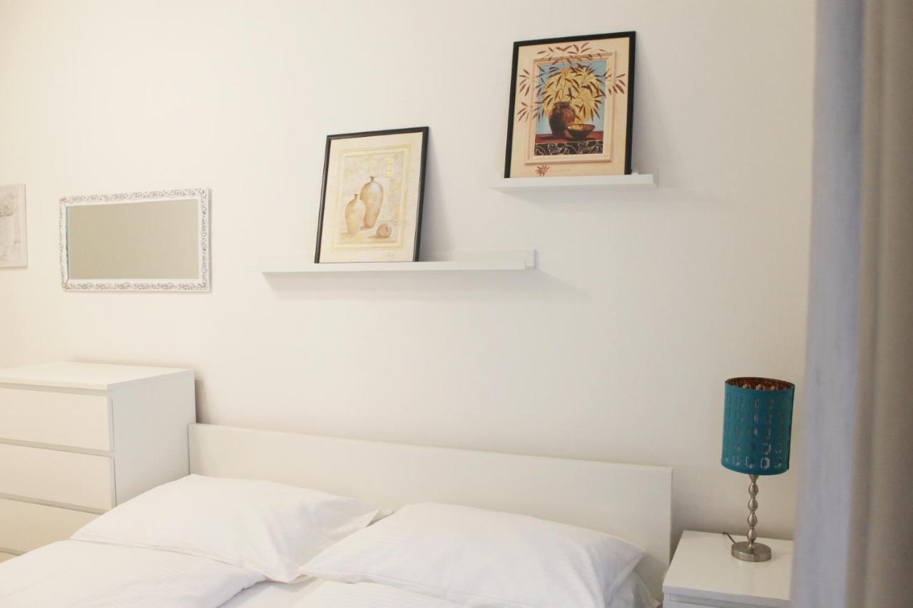 Modern Apartment Ve Smeckach 28 Prague Luaran gambar