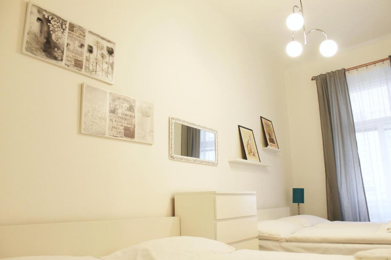 Modern Apartment Ve Smeckach 28 Prague Luaran gambar