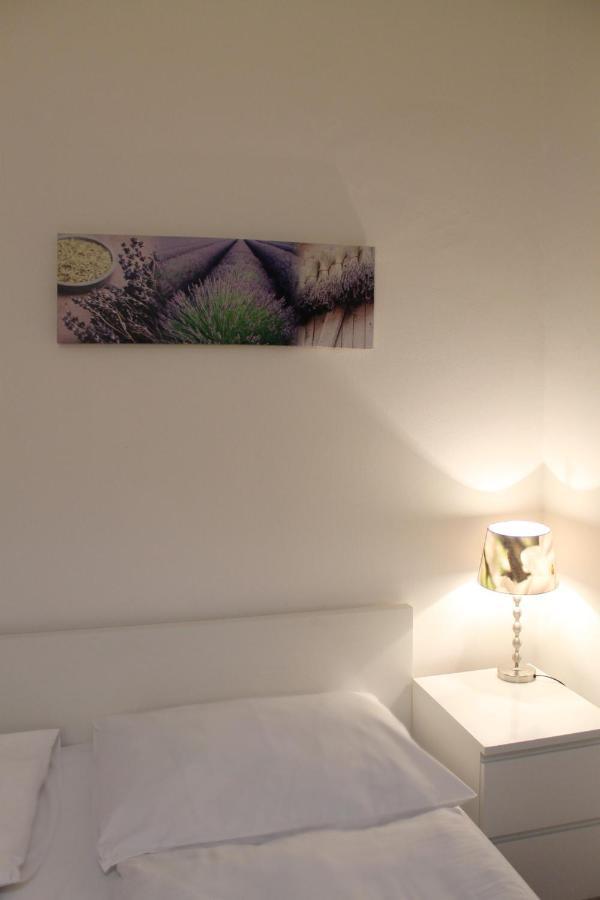 Modern Apartment Ve Smeckach 28 Prague Luaran gambar